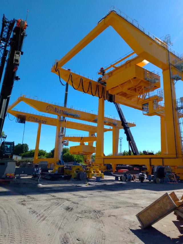 Zmontowane suwnice, Grupa SOGUR spawała 4 belki tych dwóch suwnic