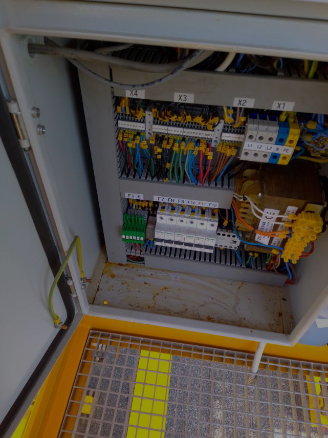 prace elektryczne na dwóch suwnicach kontenerowych