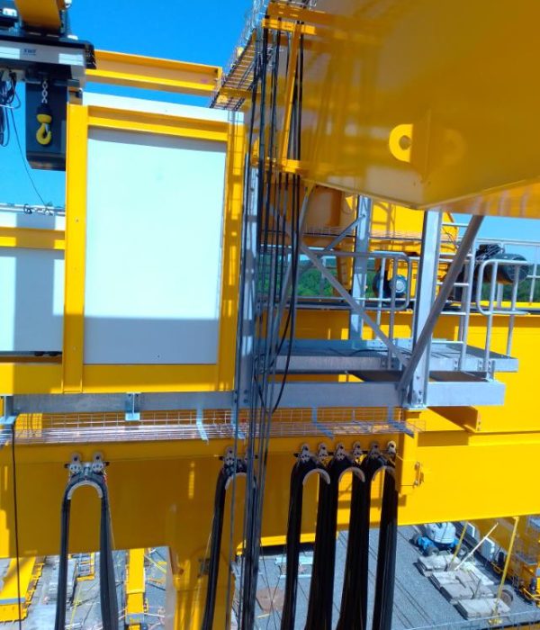 Prace elektryczne na dwóch suwnicach kontenerowych