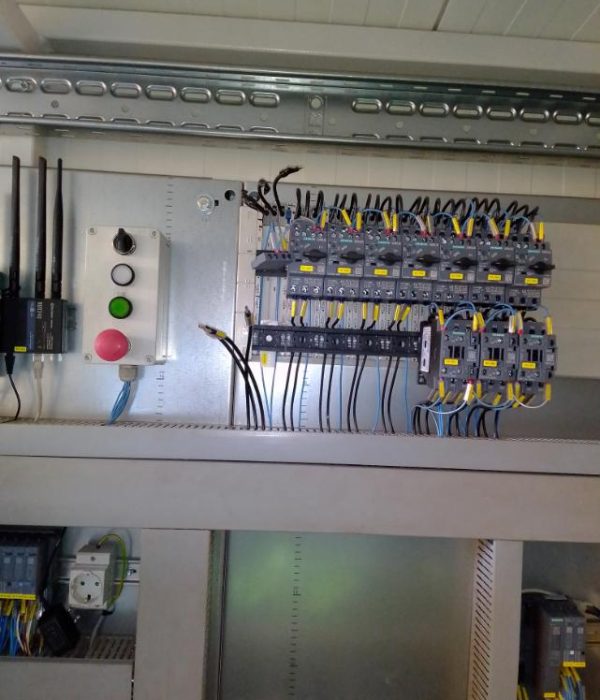 Prace elektryczne na dwóch suwnicach kontenerowych