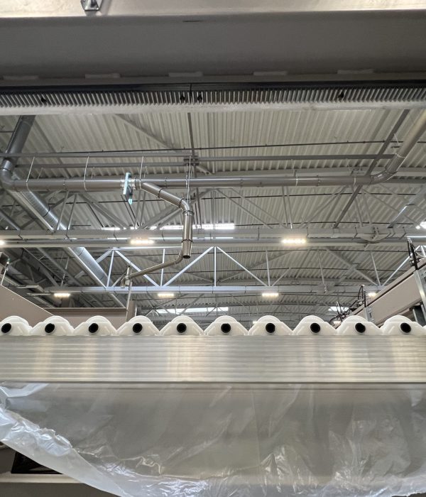 A 700-meter-long ventilation system was installed at the Homanit plant (Vilnius, Lithuania).На заводе «Хоманит» (Вильнюс, Литва) установлена ​​система вентиляции длиной 700 метров.W zakładzie Homanit (Wilno, Litwa) zainstalowano wentylację o długości 700 metrów
